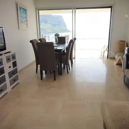 Guy Apartment *